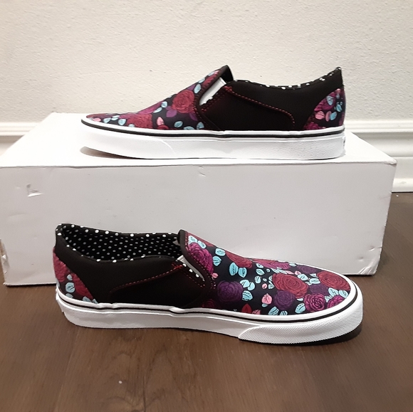 Vans - Picture 2 of 4